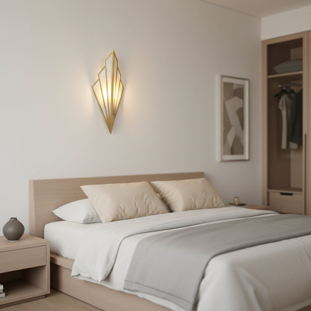 Applique Murale LED Triangulaire en Métal Coloré Design Moderne