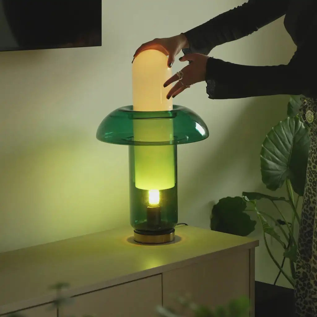 Designer Nordic Minimalist Post-modern Luxury Desk Lamp for Bedroom Bedside Lamp with High-end Feel for Living Room Decoration