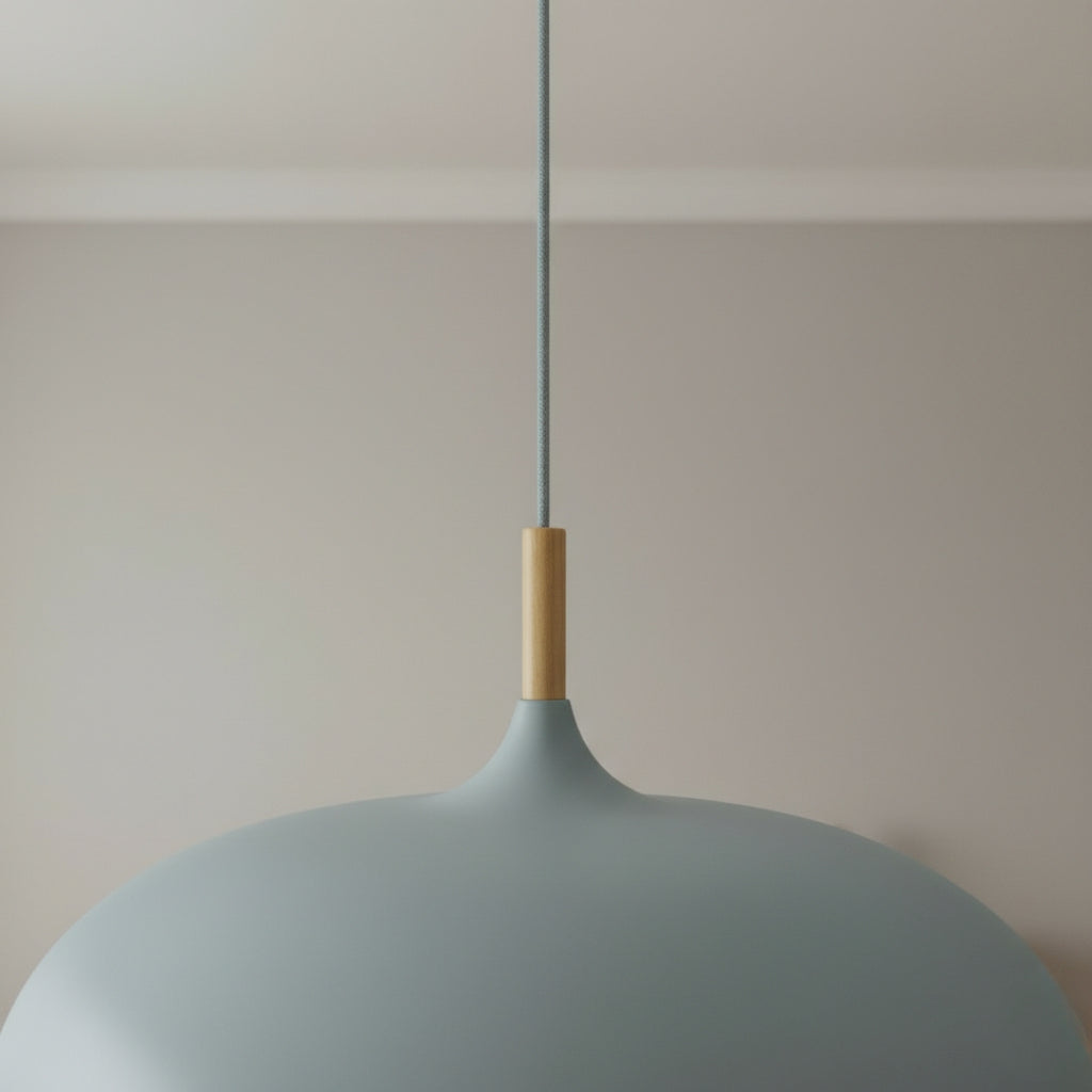 Suspension Aluminium Coloré avec Tige en Bois